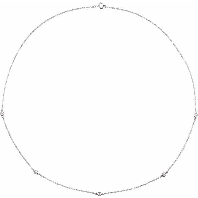 Collar con 5 Diamantes naturales en corte redondo de 1/4 CTW en oro blanco de 14K. Largo 45.72 cm.