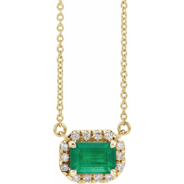 Collar de oro amarillo de 14k con dije de halo de diamantes y esmeralda central.