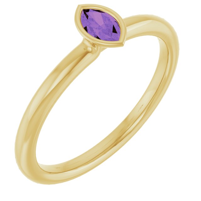 Anillo de oro amarillo de 14k con Amatista natural.
