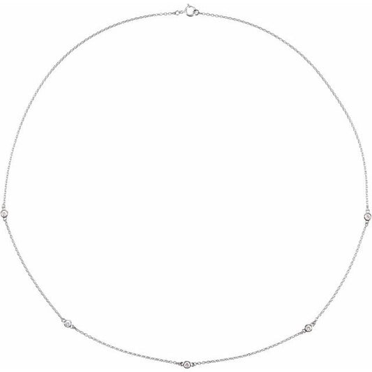 Collar con 5 Diamantes naturales en corte redondo de 1/4 CTW en oro blanco de 14K. Largo 45.72 cm.